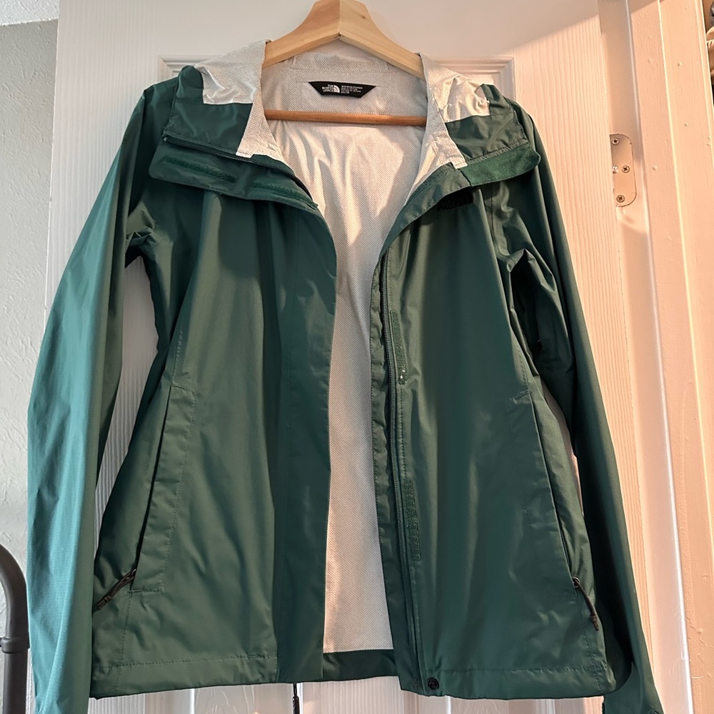 The North Face women’s windbreaker in green